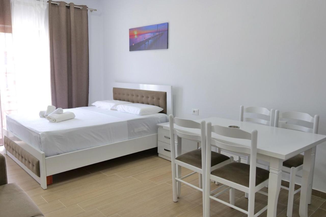 Iljo Apartments Ксамил Экстерьер фото