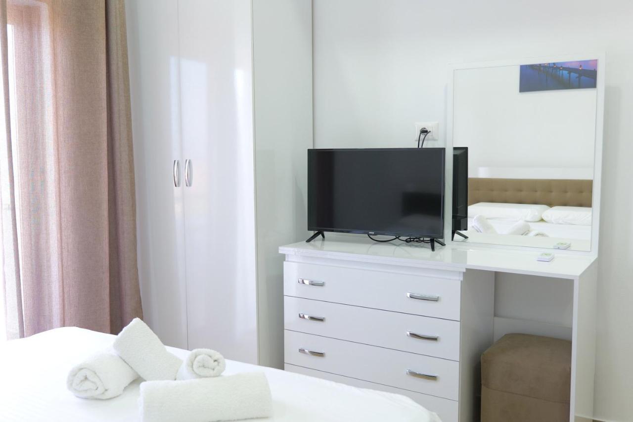 Iljo Apartments Ксамил Экстерьер фото