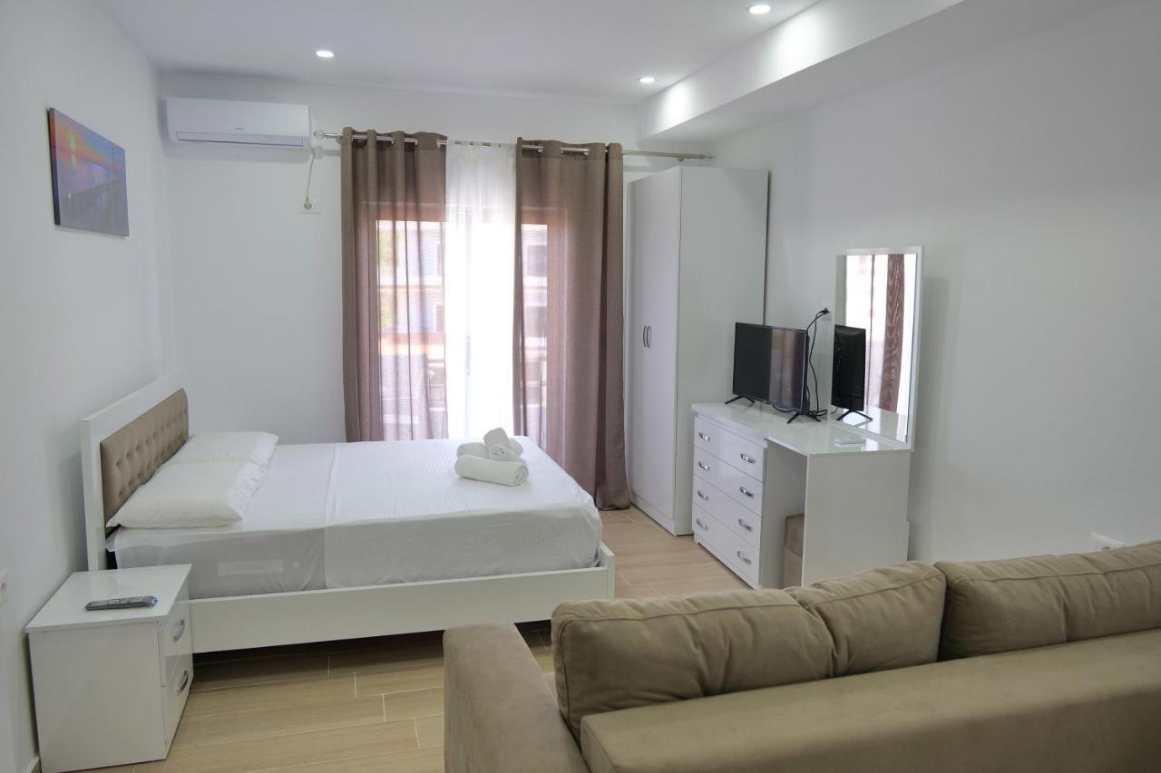 Iljo Apartments Ксамил Экстерьер фото