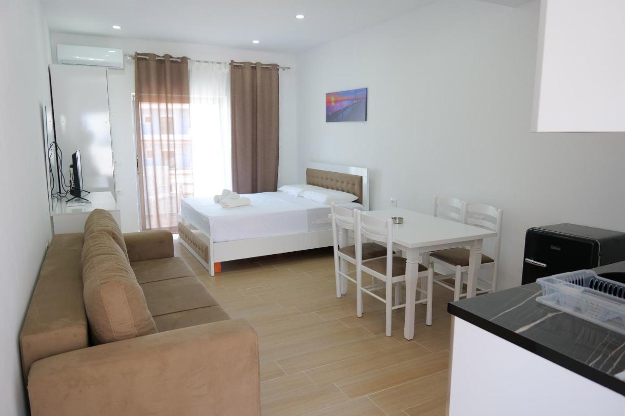 Iljo Apartments Ксамил Экстерьер фото