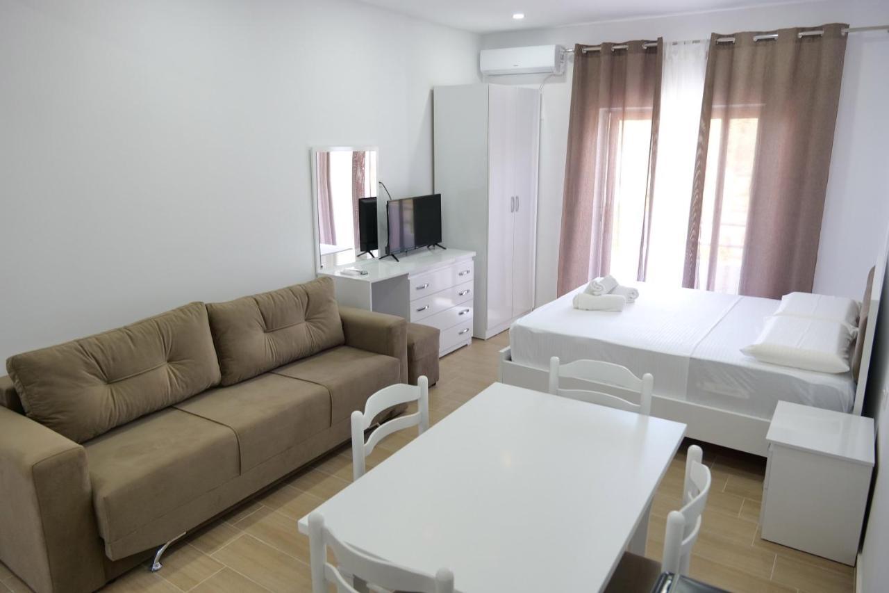 Iljo Apartments Ксамил Экстерьер фото