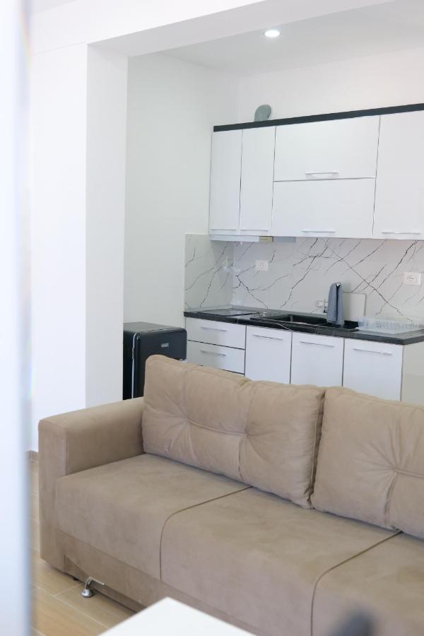 Iljo Apartments Ксамил Экстерьер фото