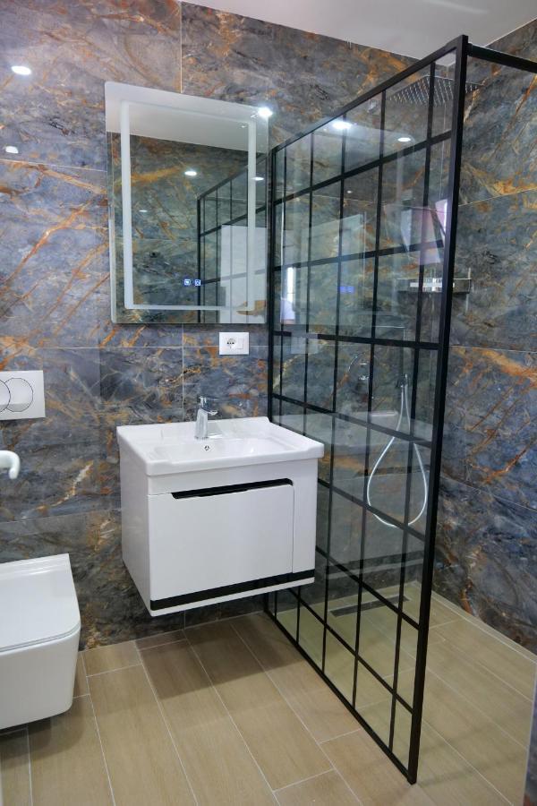 Iljo Apartments Ксамил Экстерьер фото