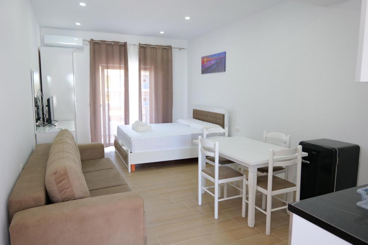 Iljo Apartments Ксамил Экстерьер фото